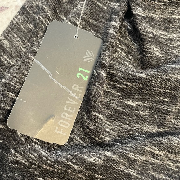 NWT forever 21 grey and pink racer back workout tank. - Picture 4 of 5